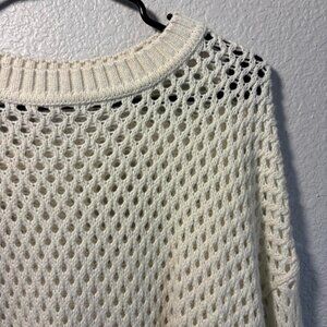 H&M Women's Cream and White Jumper